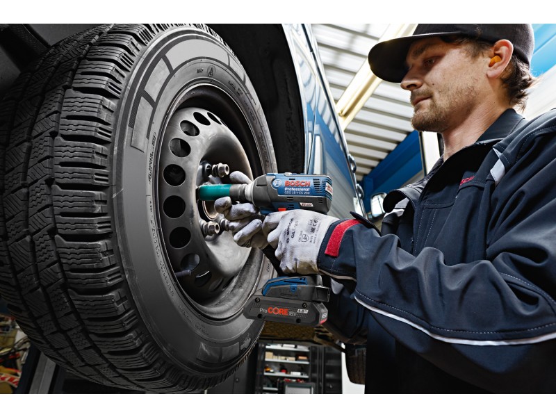 Začetni komplet Bosch 1x ProCORE18V 4.0Ah + GAL 18V-40, 1600A01U7U